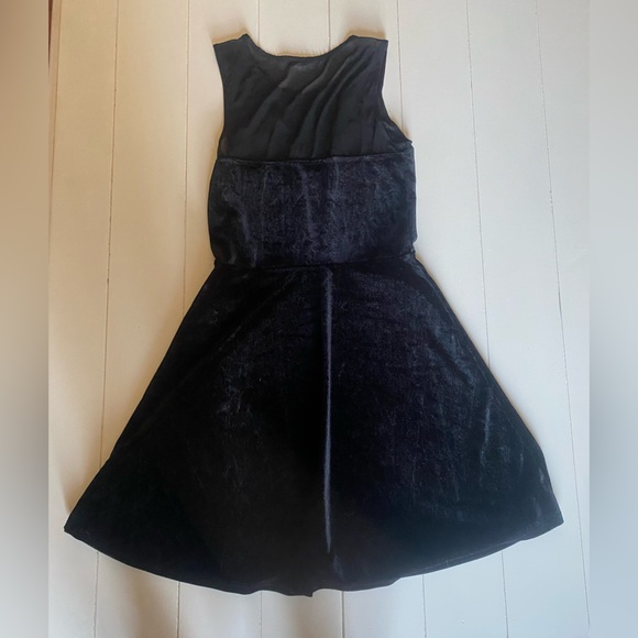 Black garage dress - Picture 3 of 5